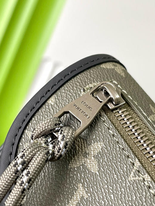 春夏特惠💰700 原单LV M12618 尺寸：22.5×16×5cm PULSE 绿花邮差包 商品图5