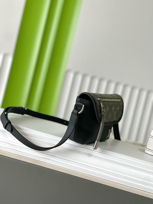 春夏特惠💰700 原单LV M12618 尺寸：22.5×16×5cm PULSE 绿花邮差包 商品图1