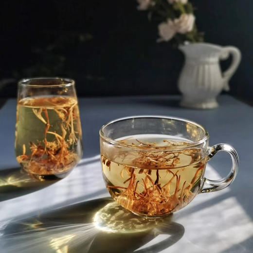 云南【纯野生金银花】饱满鲜艳 自然馥郁 香气纯正 深山自然生长，手工采摘，自然晾晒！ 商品图4