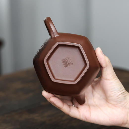 【青山特惠】宜兴原矿精品全手工紫泥六方掇只紫砂壶 380cc 方勤平（国工） 商品图8