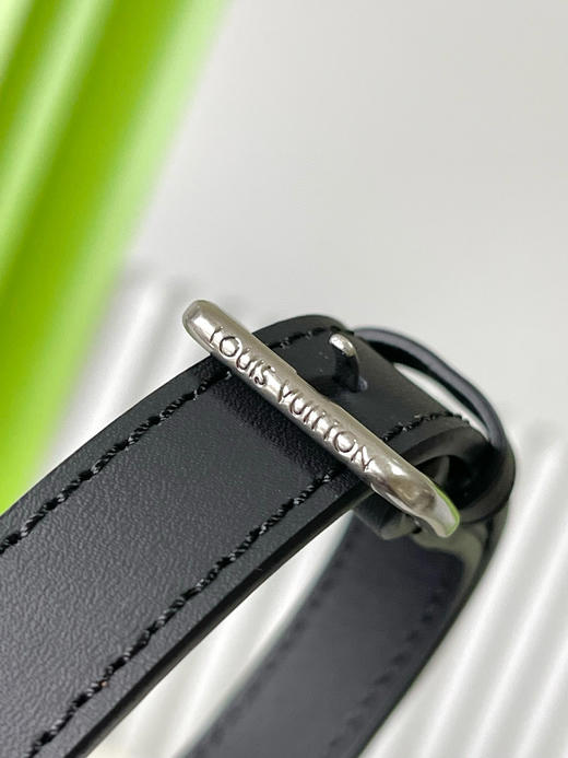 春夏特惠💰700 原单LV M12618 尺寸：22.5×16×5cm PULSE 绿花邮差包 商品图6