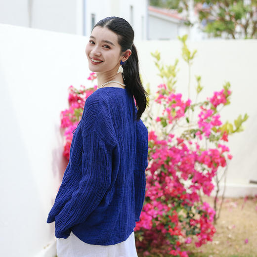 绽放旅行女装163朵/蓝宝石防晒衫亚麻色织皱布开门襟松紧抽皱上衣 商品图2