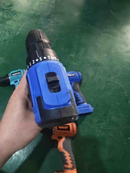 【货号02360】包邮锂电钻机头颜色随机发21V无刷锂电钻大艺款插脚充电钻机头 商品图6