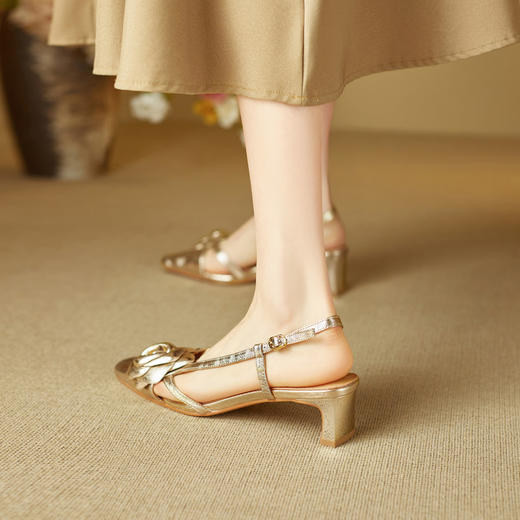 【预售5天】山茶花包头后空凉鞋，韩版气质搭扣高跟鞋MBJR&6866-1 商品图3