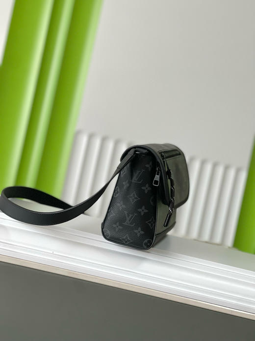 春夏特惠💰850 原单LV M12681 尺寸：26.5×17×11cm PULSE 黑花邮差包 商品图1