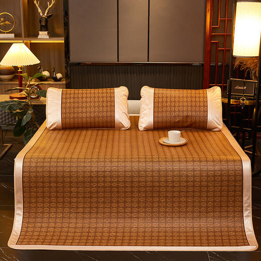 【柔凉清爽❗️凉席藤席三件套】集竹席之凉爽、草席之柔软轻便等优点于一身，经纬编织，多孔结构柔软透气！双人床可折叠学生宿舍枕头套冰丝席 商品图1