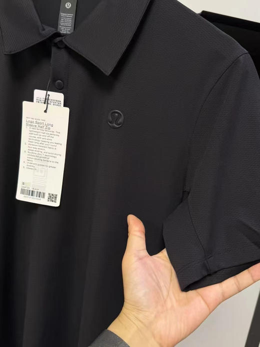 正品韩国专柜lululemon速干短袖，带芯片，纯正品，支持鉴定！！！ 

黑白两色，尺码S-XL，偏大一码

原价169000韩 元 商品图6