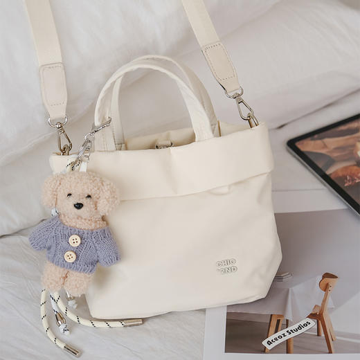 南家系列包包，销量突破 40w+，口碑超绝，时尚达人都爱。选用环保高定 PU 皮，质感上乘，媲美真皮触感。定制五金搭配精选皮料，版型挺括，细节精致，尽显品质 商品图3