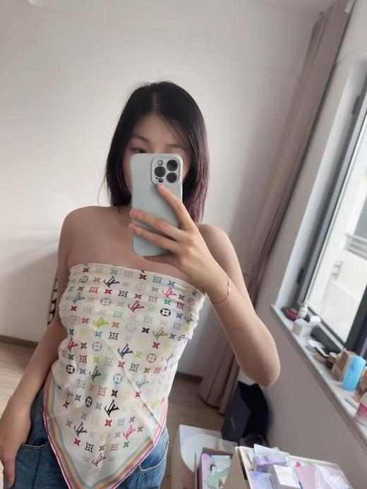 驴家2025新款白三彩x村上隆系列丝巾LVxTMMonogramMulticolor方巾特别难买的款式柜子（AN） 商品图2