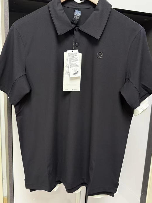 正品韩国专柜lululemon速干短袖，带芯片，纯正品，支持鉴定！！！ 

黑白两色，尺码S-XL，偏大一码

原价169000韩 元 商品图5