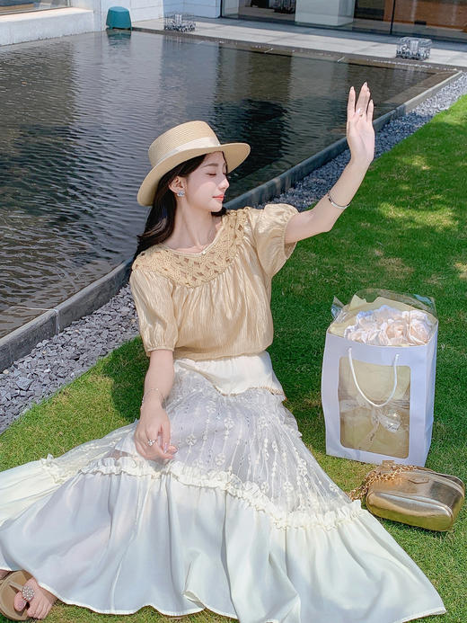 张心子【泰兰德度假风】镂空气质拼接褶皱上衣 U2504032 商品图7