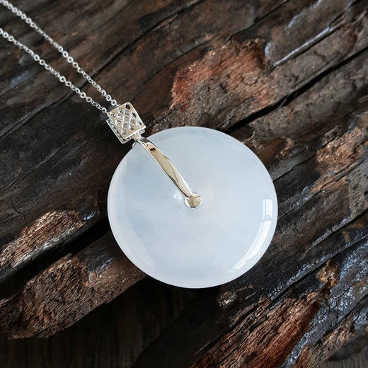 【天然正品】AU750白金镶钻镶天然细腻无裂纹糯冰种平安扣翡翠吊坠项链38.4*30.4*6.2MM（皆取最大值）女士现售价 ：3980！020425AH69 商品图6