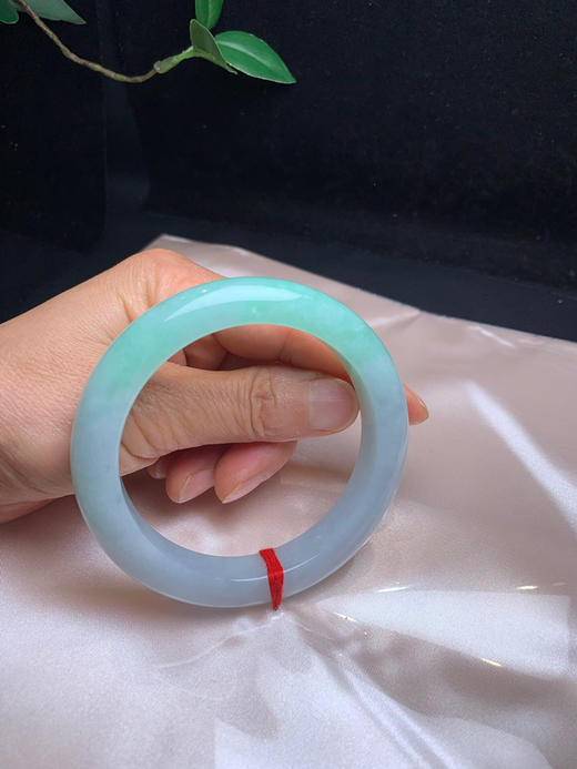 612689，62绿底正圈手镯，一半带清新绿底色，干净均匀有特色 商品图4