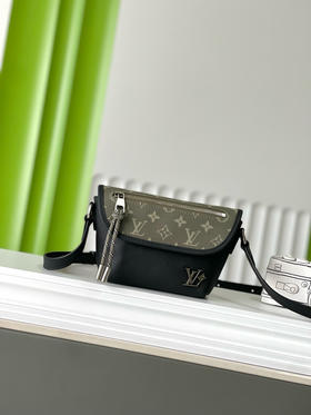 春夏特惠💰700 原单LV M12618 尺寸：22.5×16×5cm PULSE 绿花邮差包