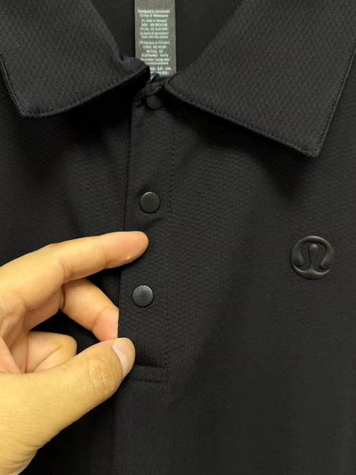 正品韩国专柜lululemon速干短袖，带芯片，纯正品，支持鉴定！！！ 

黑白两色，尺码S-XL，偏大一码

原价169000韩 元 商品图7