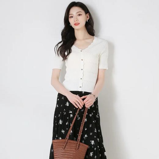 【高货sh】全新升级【铂金会员192/天猫259/差价67】(02045) 洛诗琳25春夏新款法式优雅v领短袖毛衫时尚修身显瘦针织衫 商品图3