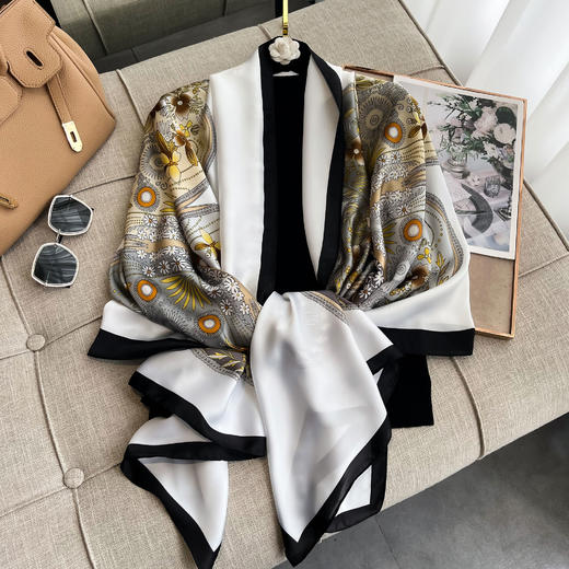 [小滋心选]520好礼【MONZECI KOIMS高奢丝巾】明星私服小心机 100%桑蚕丝 轻薄柔软 顺滑舒适 180*90cm超大尺寸 可披肩可防晒可空调房保暖 商品图4
