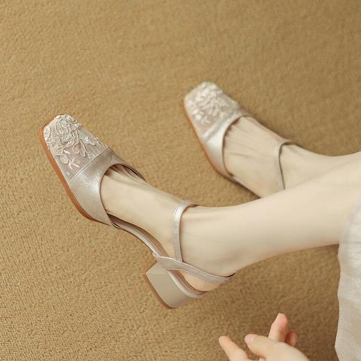 【预售5天】春夏季仙女风法式气质温柔凉鞋甜美蕾丝配裙子包头后空女鞋AJ&AJ9395 商品图2