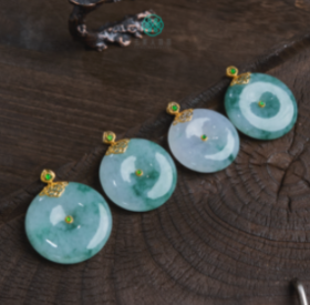 玉美人菲菲--18K翡翠飘花平安扣吊坠