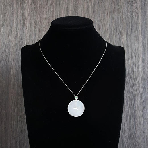 【天然正品】AU750白金镶钻镶天然细腻无裂纹糯冰种平安扣翡翠吊坠项链38.4*30.4*6.2MM（皆取最大值）女士现售价 ：3980！020425AH69 商品图9