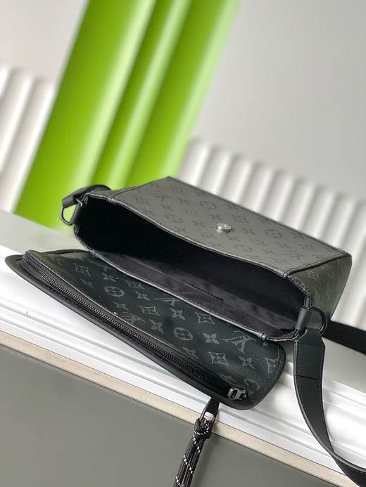 春夏特惠💰850 原单LV M12681 尺寸：26.5×17×11cm PULSE 黑花邮差包 商品图4