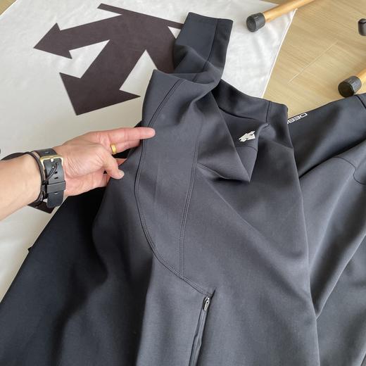 点此购买 迪桑特TRAINING系列综训训练男士针织运动上衣外套 cp 315148 商品图14