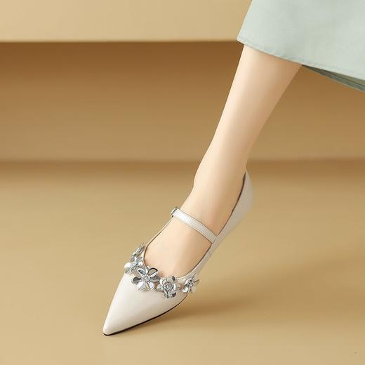 【预售5天】洋气尖头单鞋女新款法式爆款浅口一字带花朵低跟鞋NDXC&7060 商品图4