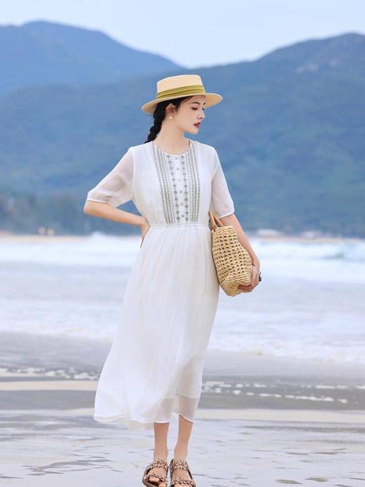 丁摩 白色飘逸细苎麻加捻刺绣短五分袖系带大码显瘦连衣裙HS25803 商品图2