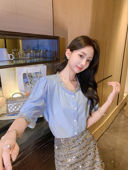 张心子【蓝调时刻】miu系镶钻气质名媛千金风条纹衬衫上衣 U2504027 商品图1