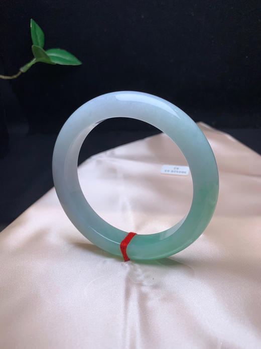 612689，62绿底正圈手镯，一半带清新绿底色，干净均匀有特色 商品图2