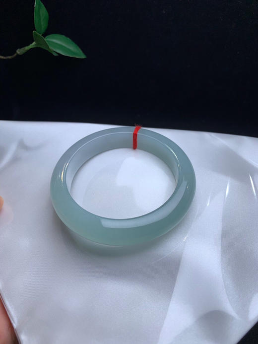 612686，56.8冰晴绿手镯，整体底子釉洁细润，带晴绿底色， 甜甜的 商品图2