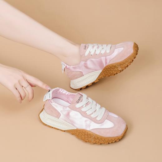 ✨品牌直发👉【DAPHNE达芙妮厚底薄款透气阿甘德训鞋】 做工品质一流❗时尚精致！ ✅“一代鞋王”，曾拥有超过6000家门店‼ ✅匠心品质，经典百搭，质感直接拉满！ ✨女鞋：尺码35-40码 商品图3