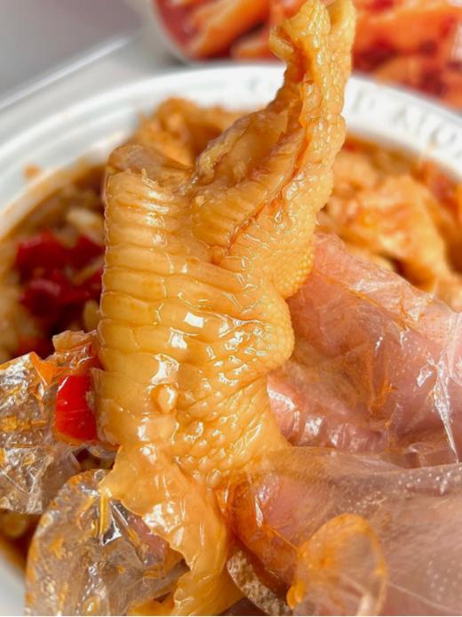 💰39.9元🉐️2罐📢好吃到可以出摊的『川七婆柠檬酸辣去骨鸡爪』 来了😍实体店同款秘制配料提味💥Q弹爽脆✨酸辣入味😍外形诱人 商品图4