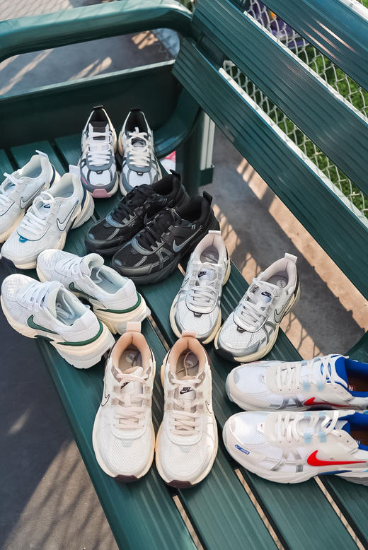 🌸【品牌授权】正品耐克‼️河南奥莱仓库直发💕 千禧年时代美学🌈「Nike V2K Run」重回复古全系列合集✨复古玩家新选择 鞋面网眼设计，轻盈透气 双密度泡绵中底✨ 商品图3