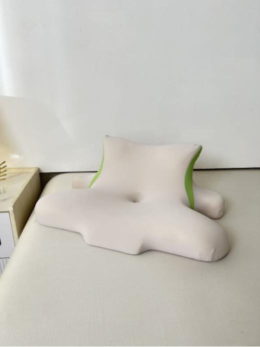 🌈「KRUNK夜猫手机枕」——躺玩手机党的终极救星！💕从此告别手酸脖痛，解锁360°躺平自由💖 ✔ 上层云感棉：💖亲肤柔软，贴合面部，趴着不压脸 商品图5