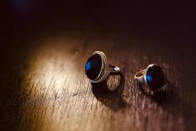 如有魔法，突破寻常｜时髦大气素金墨翠戒指