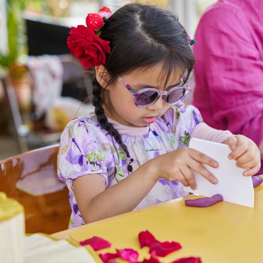 包弟包妹同款！！【夏日潮搭丨OLIVIO&CO经典系列防紫外线偏光墨镜】0岁-成人多款多色可选，UV400防护，抵御99.98%紫外线，高清偏光镜片，加厚镜片柔韧抗冲击，创意环保包装，收纳外带很方便 商品图0