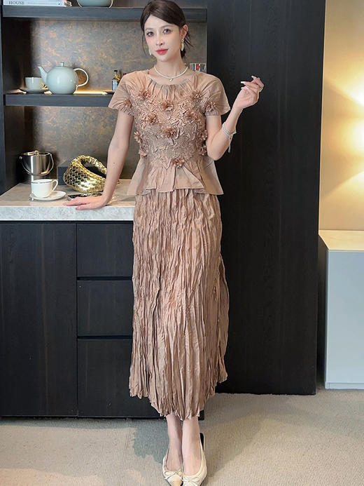 雀说小众设计感褶皱套装女手工褶绣花短袖上衣弹力T恤时尚百搭两件套AL2054 商品图6