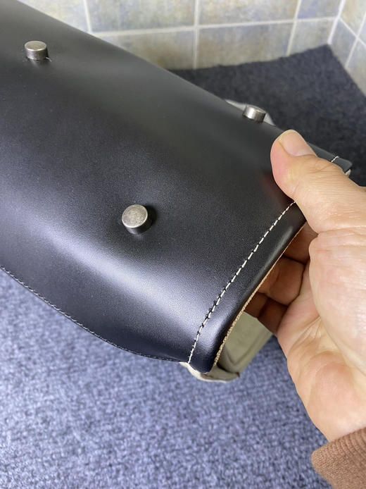 狩猎世界  小众好包，原单正品！出口日本 

尾数剩下一点点  只有米黄色

吊牌价格69800日元  折合人民币3500左右 商品图5