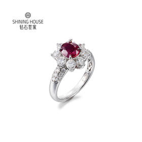 【红宝石戒指】钻石世家 18K金红宝石镶钻戒指  高级设计珠宝系列  让人一见倾心的红宝石 演绎女性的高贵柔情 也寓意着浪漫炙热的美好感情