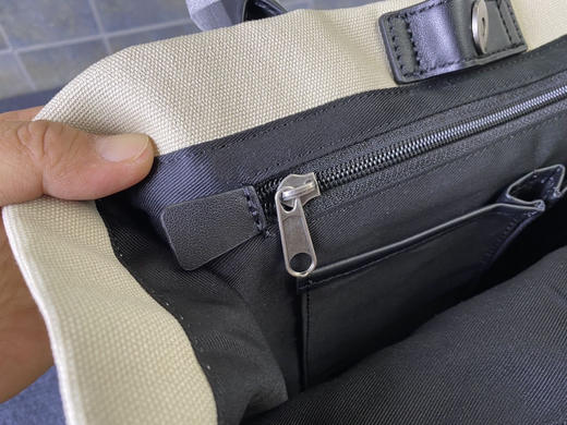 狩猎世界  小众好包，原单正品！出口日本 

尾数剩下一点点  只有米黄色

吊牌价格69800日元  折合人民币3500左右 商品图10