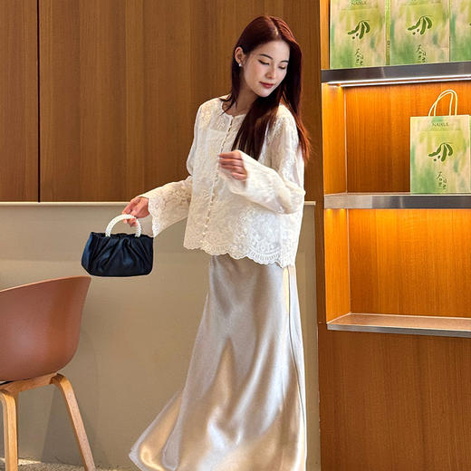 【超模君严选 ORIGNAL&CO 繁华刺绣天丝上衣三件套】下摆波浪设计 优选天丝面料 重工花朵刺绣 商品图9