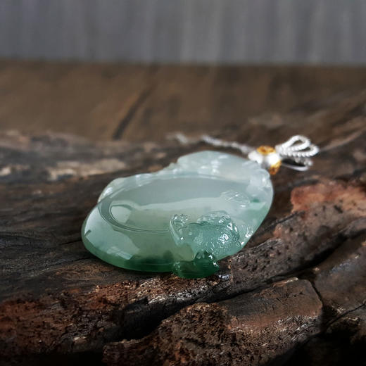 【天然正品】AU750白金镶钻镶天然无纹裂冰种飘蓝花如意（万事如意）翡翠吊坠项链60.6*33.4*7.7MM（皆取最大值）女士现售价：6880！080425AH66 商品图6