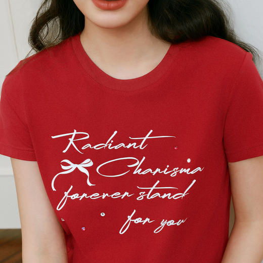 【严选】诗凡黎字母印花红色T恤2025夏新款钉珠流行设计感时尚别致上衣7G4200831 商品图3