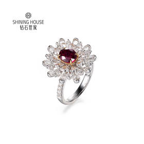 【红宝石戒指】钻石世家 18K金红宝石镶钻戒指   高级设计珠宝系列  让人一见倾心的红宝石 演绎女性的高贵柔情 也寓意着浪漫炙热的美好感情