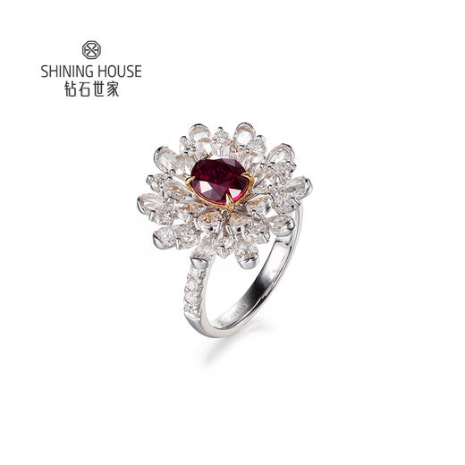 【红宝石戒指】钻石世家 18K金红宝石镶钻戒指   高级设计珠宝系列  让人一见倾心的红宝石 演绎女性的高贵柔情 也寓意着浪漫炙热的美好感情 商品图0