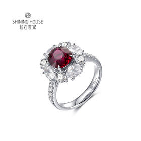 【红宝石戒指】钻石世家 18K金红宝石镶钻戒指   高级设计珠宝系列 让人一见倾心的红宝石 演绎女性的高贵柔情 也寓意着浪漫炙热的美好感情