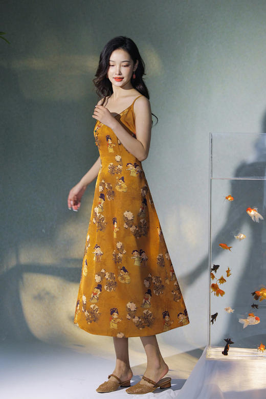 逸红颜明月优选#唐宫漫游记​​「唐宫游」新中式缎面吊带裙，藏着盛唐仕女的灵动笑靥~ 商品图11