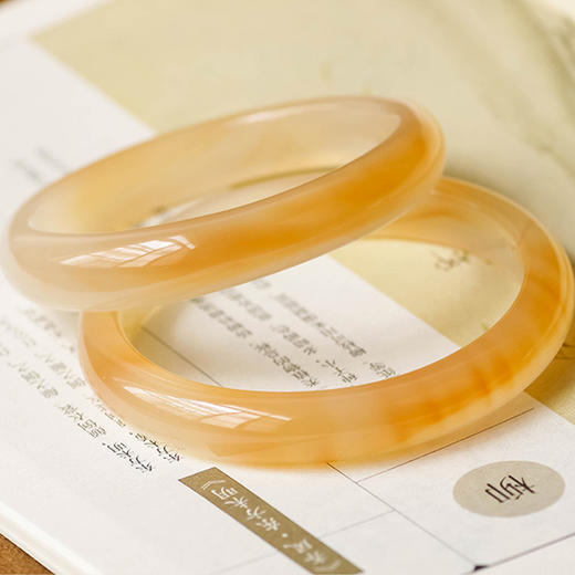 【赠一口糖佛公/如意/平安扣吊坠】BAOFANDI宝梵迪 2025好运锦鲤蜜糖色天然高冰种玛瑙手镯 母亲节好礼 商品图4