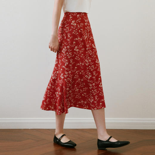 【严选】诗凡黎法式红色碎花半身裙2025夏新款高腰A字浪漫荷叶边鱼尾裙7G4240171 商品图4